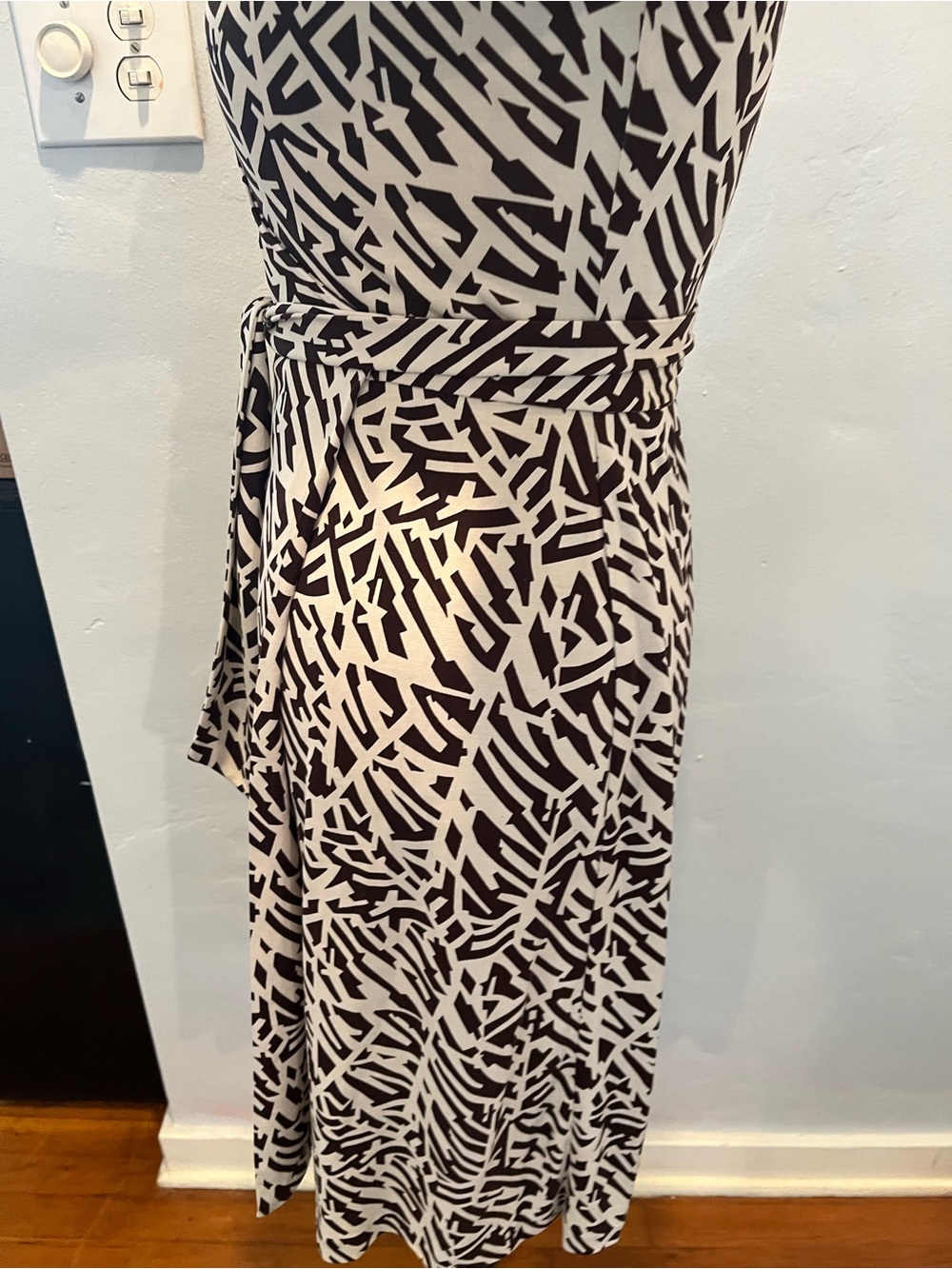 Diane Von Furstenberg Wrap Dress Size 2 - Picture 4 of 10